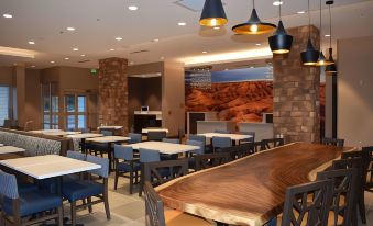 La Quinta Inn & Suites by Wyndham Flagstaff East I-40