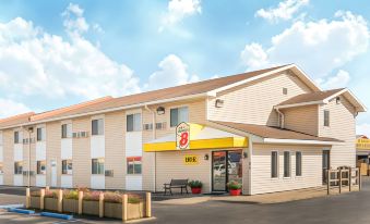 Super 8 by Wyndham Moberly MO