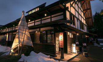 Square 8 Hakuba Retreat by Unplan