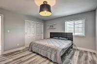 Modesto Home w/ Deck - 2 Mi to Vintage Faire Mall Các khách sạn gần Gallo Center for the Arts