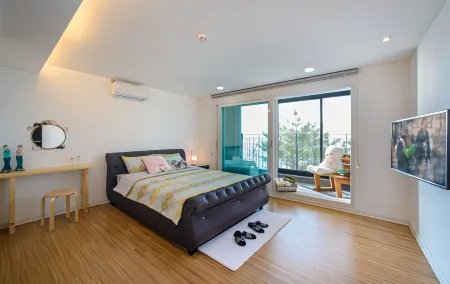 Pohang Ara Hill Pension Отели рядом с Аэропорт Пхохан