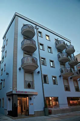 Victoria Hotel Hotel dekat Beato Nunzio Sulprizio Operaio