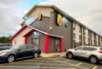Super 8 by Wyndham Cedar Rapids Hotels near Walmart Supercenter