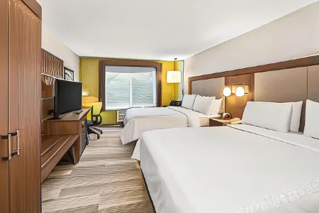 Holiday Inn Express & Suites Tacoma