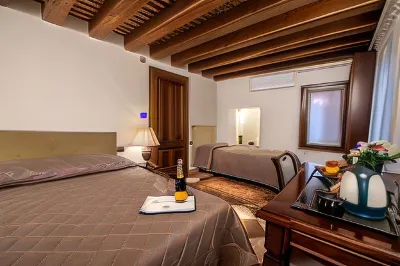 Anzolo Palace - Rooms & Apartments Hotels near St. Mark's Square