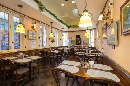 Suzuka Royal Hotel Отели рядом с достопримечательностью «Kameyama City Museum of History»