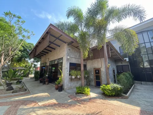 The Picturebook Guesthouse - parking
