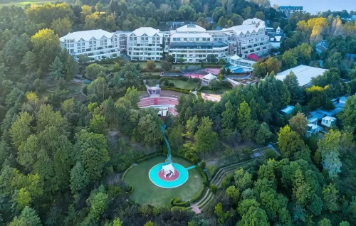 Pearl Continental Hotel, Bhurban - Bãi đậu xe