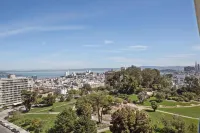 Luxurious Pacific Heights Retreat with Rooftop Deck - Bungalows