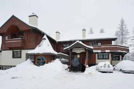 2 story 3 bedroom Big Mountain Village Ski condo on Hailey’s run in Whitefish!