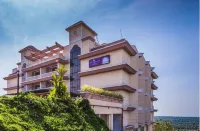 The Queeny Hotel a Consua