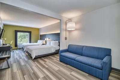 Holiday Inn Express & Suites Clearwater/US 19 N