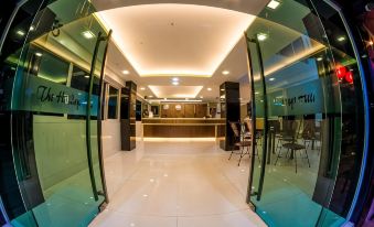 The Holidays Hill Betong