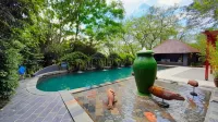 Shangri-La Country Hotel & Spa - bar