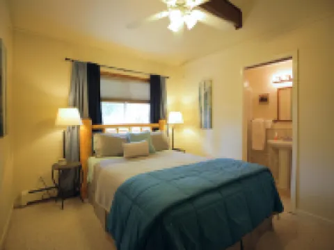 Jewel Lake Bed and Breakfast Hotels in Anchorage