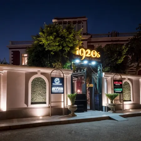 1920s Boutique Hotel and Restaurants Отели рядом с достопримечательностью «Дворец барона Эмпейна»