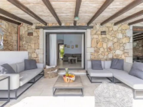 Luxe Cote Stay- Elegant Villa