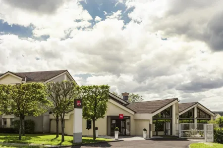 Ibis Cergy-Pontoise le Port Отели рядом с достопримечательностью «Высшая школа экономических и коммерческих наук»