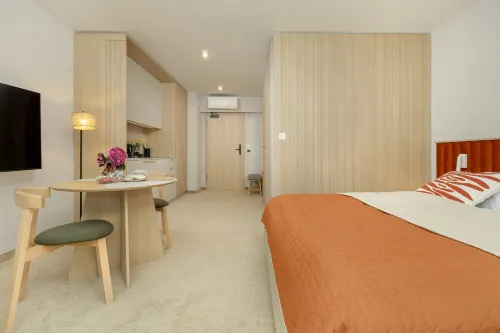 Holiday Studio with Air Conditioning, Summer Pool - Apartments