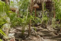 Yaxchen Tulum Cabañas & Cenote
