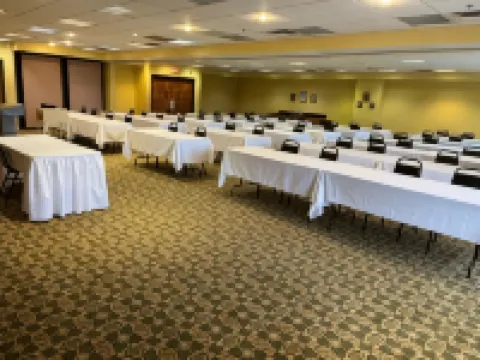 Days Inn & Suites by Wyndham Sutton Flatwoods Hotels in Braxton County