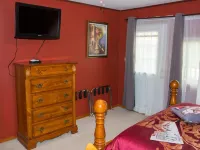 A Hyde Away Inn B&B Hotels in Tok