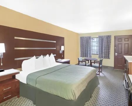 Days Inn by Wyndham Fayetteville Hotels in Washington County
