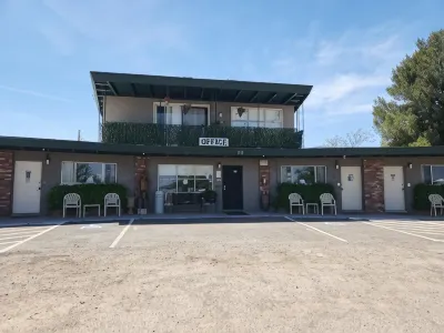 視野汽車旅館 鄰近Horsin' Around Adventures的酒店