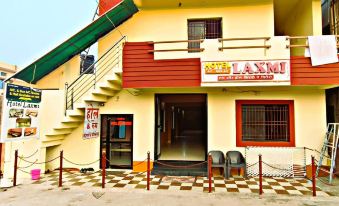 Hotel laxmi (Dwarka)