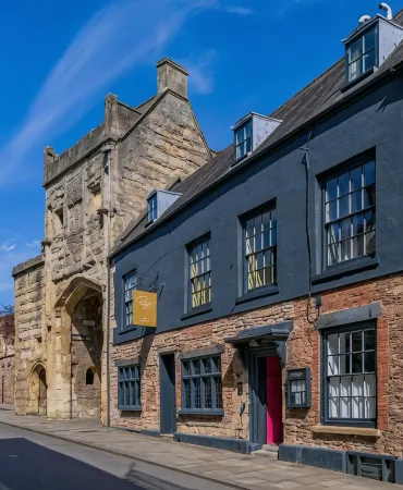 The Ancient Gatehouse & Rugantino Restaurant Отели в г. Кроскомб