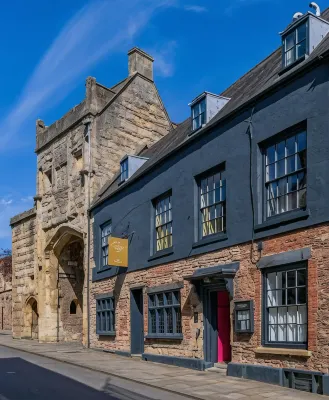 The Ancient Gatehouse & Rugantino Restaurant Hotels in Wells