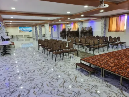Vijay Shree Inn Отели рядом с достопримечательностью «Sripuram Golden Temple»