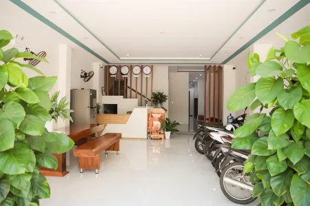 Quốc Hùng Hotel Отели рядом с достопримечательностью «Cửa hàng phụ kiện thời trang BG»