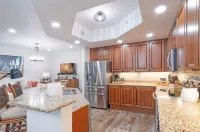 A resort property with plenty of amenities and close to downtown Naples