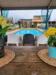 Country Gardens Motel - Pools