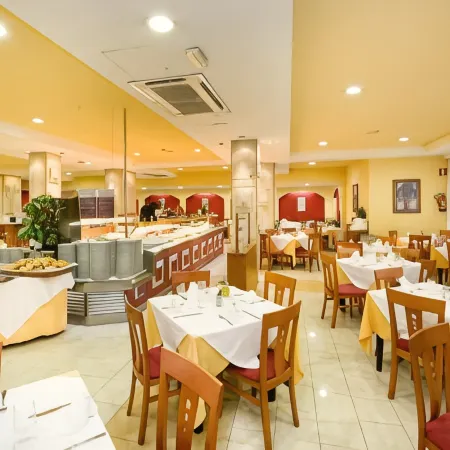 Hotel Monarque Cendrillón