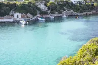 Cala En Blanes Beach Apartments Отели в г. Cala en Blanes