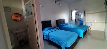 Anggun Homestay Syariah Lamongan Отели в г. Lamongan Regency