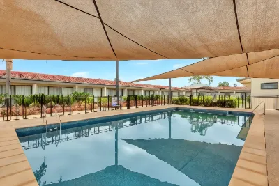 Comfort Inn Deakin Palms Hotels near Lake Hawthorn