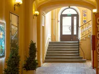 Yellow Hotel Các khách sạn gần Cung điện Vorontsov