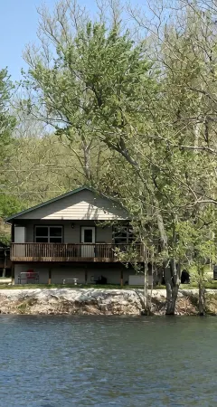 Private Hot Tub!  Kayaks. Serene Lakefront. Pool.