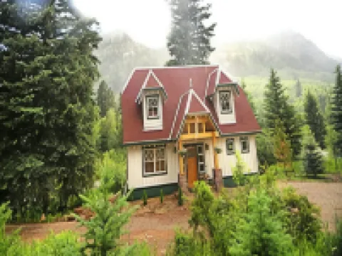 傳統紅石旅館 皮特金縣酒店