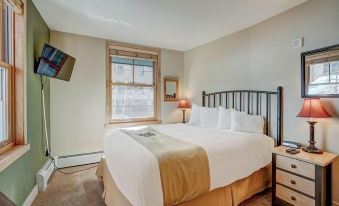 Silver Mill 8167-1Br-Walk to Slopes! Kids Ski Free! 1 Bedroom Condo by Redawning