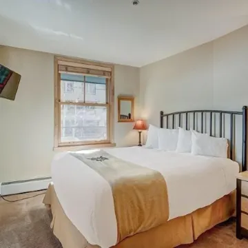 Silver Mill 8167-1Br-Walk to Slopes! Kids Ski Free! 1 Bedroom Condo by Redawning