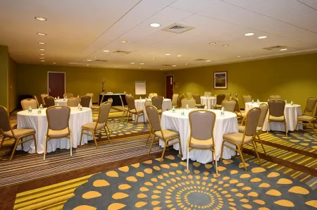 Holiday Inn Express Brockton - Boston Отели в г. Эйвон