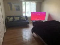 Spacious clean full apartment 20 min from downtown chicago Hotels in Westmont