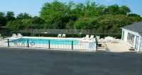 Jameson Inn - Perry - Pools
