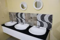 Hostel Leal Loyalty - Hostels