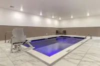 Comfort Inn & Suites Downtown Near University - piscine