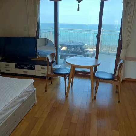 Jeju Happy Day Pension Отели рядом с достопримечательностью «Стадион Халлима»